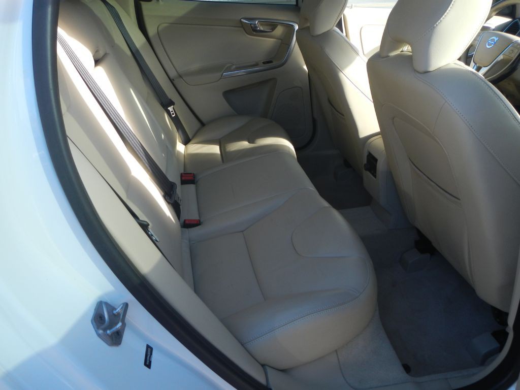 2016 Volvo XC60 Image 29