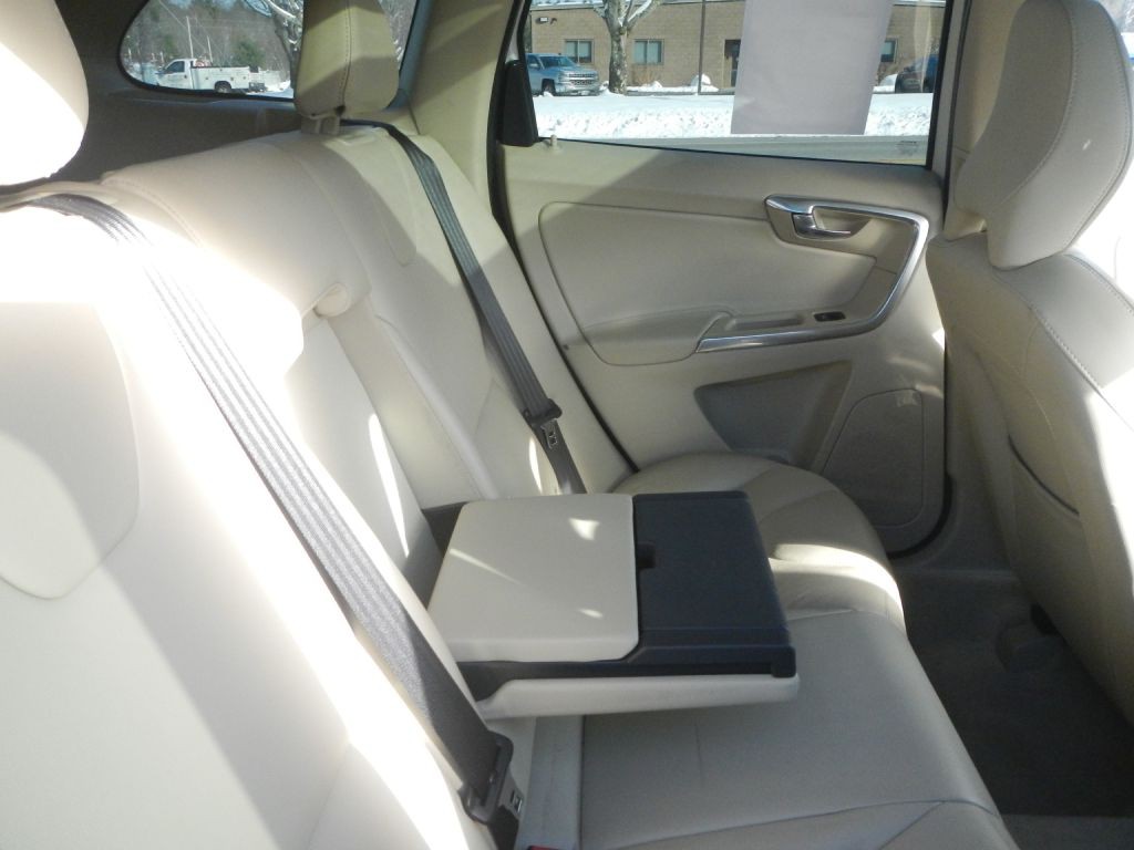 2016 Volvo XC60 Image 33