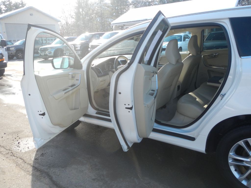 2016 Volvo XC60 Image 44