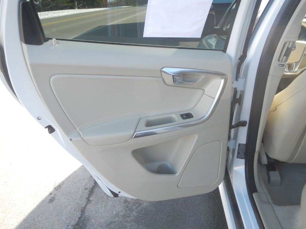 2016 Volvo XC60 Image 46