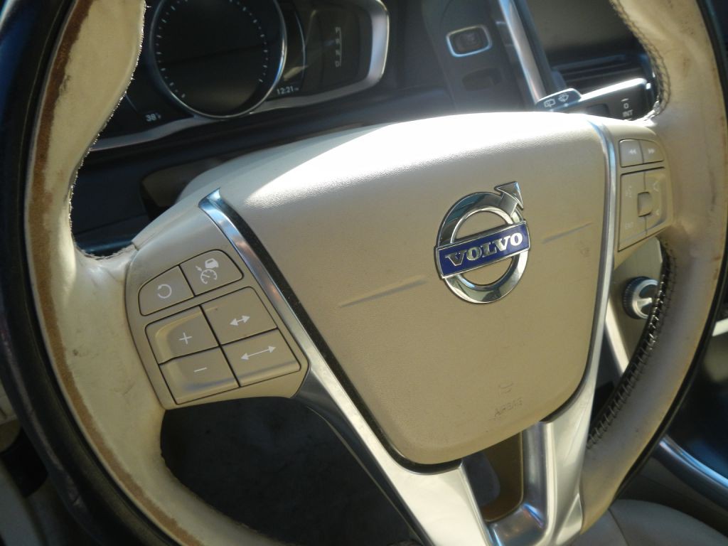 2016 Volvo XC60 Image 60