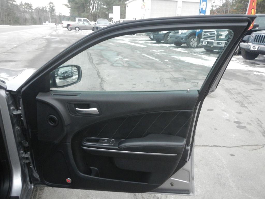 2015 Dodge Charger Image 18