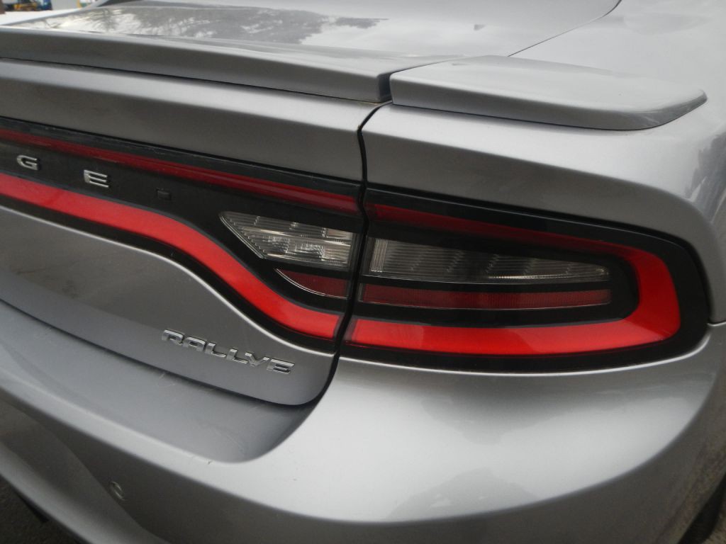 2015 Dodge Charger Image 31