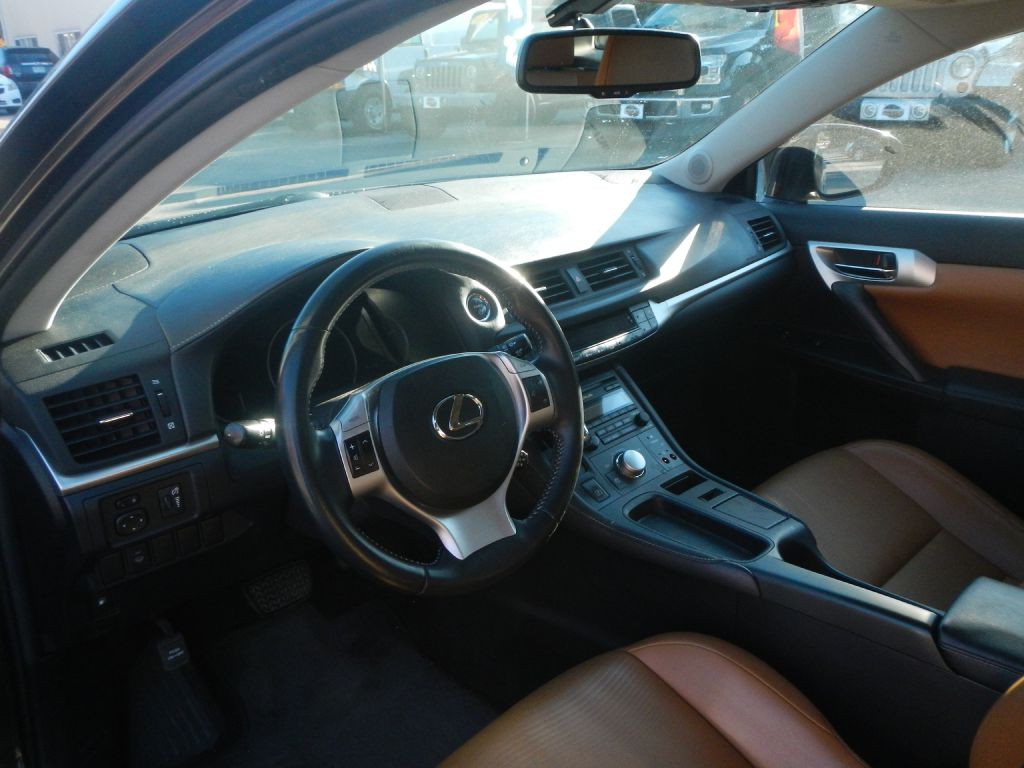 2011 Lexus CT 200h Image 3