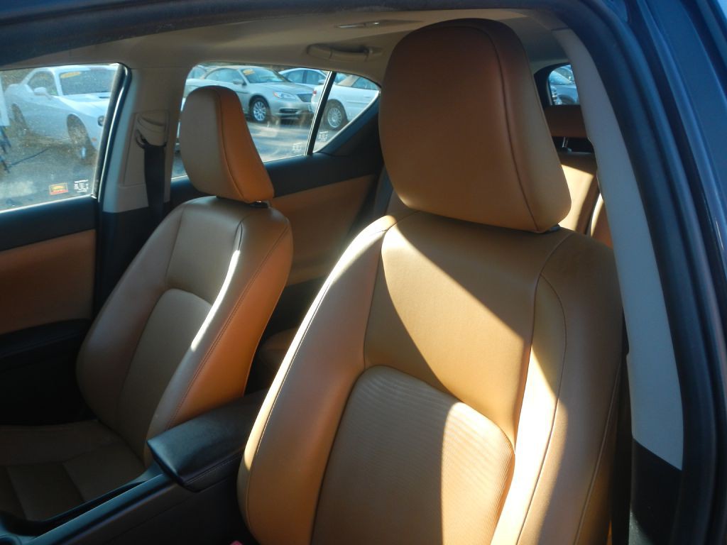 2011 Lexus CT 200h Image 5