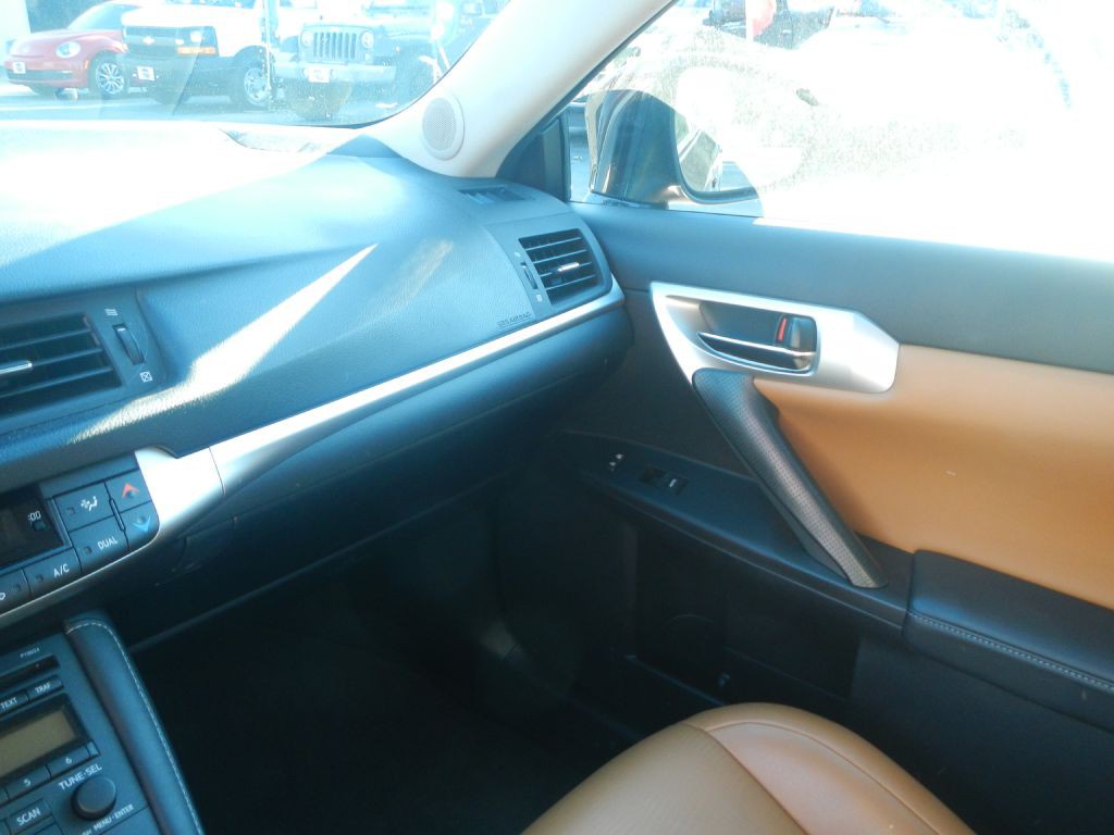2011 Lexus CT 200h Image 7