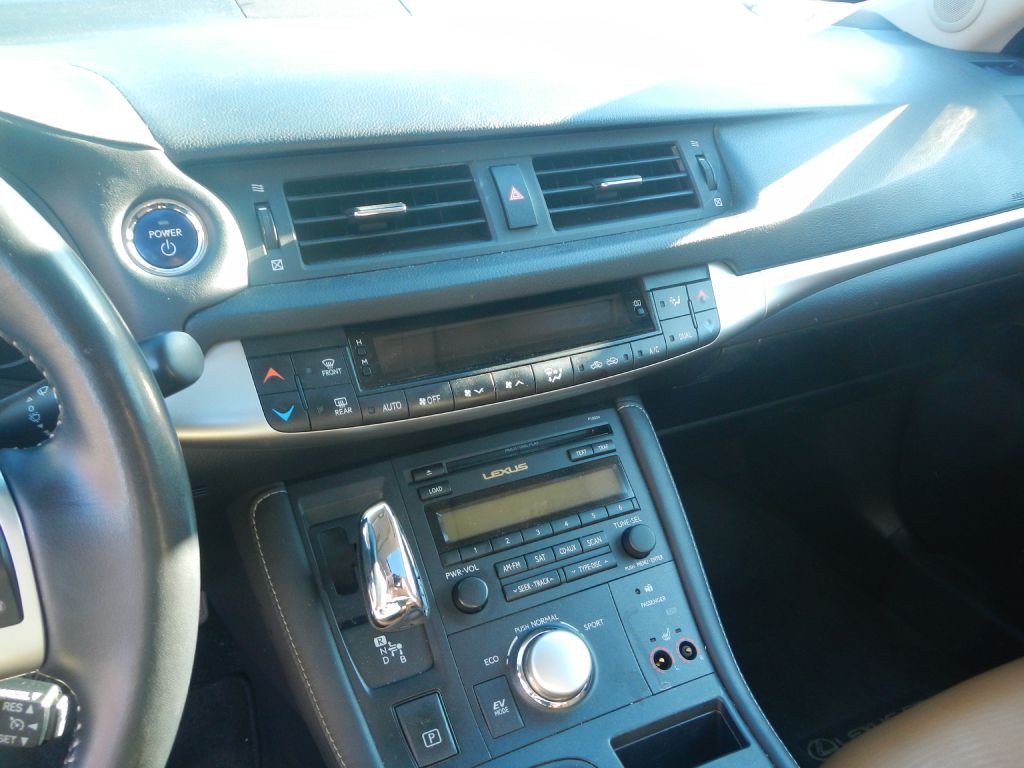 2011 Lexus CT 200h Image 8