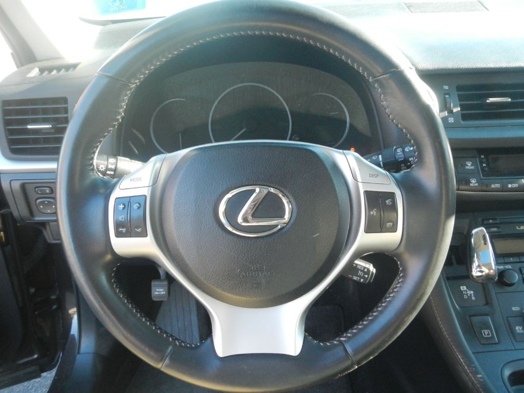 2011 Lexus CT 200h Image 9