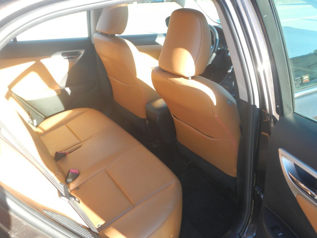 2011 Lexus CT 200h Image 13