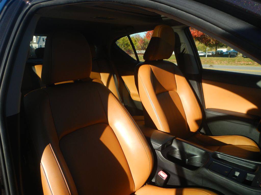 2011 Lexus CT 200h Image 14