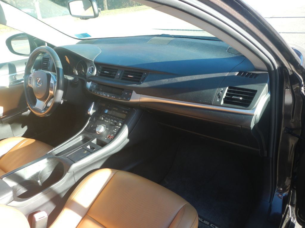 2011 Lexus CT 200h Image 15