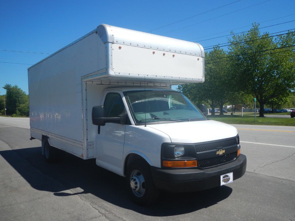 2017 Chevrolet Express Image 1