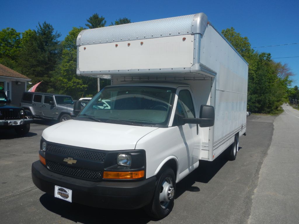 2017 Chevrolet Express Image 2