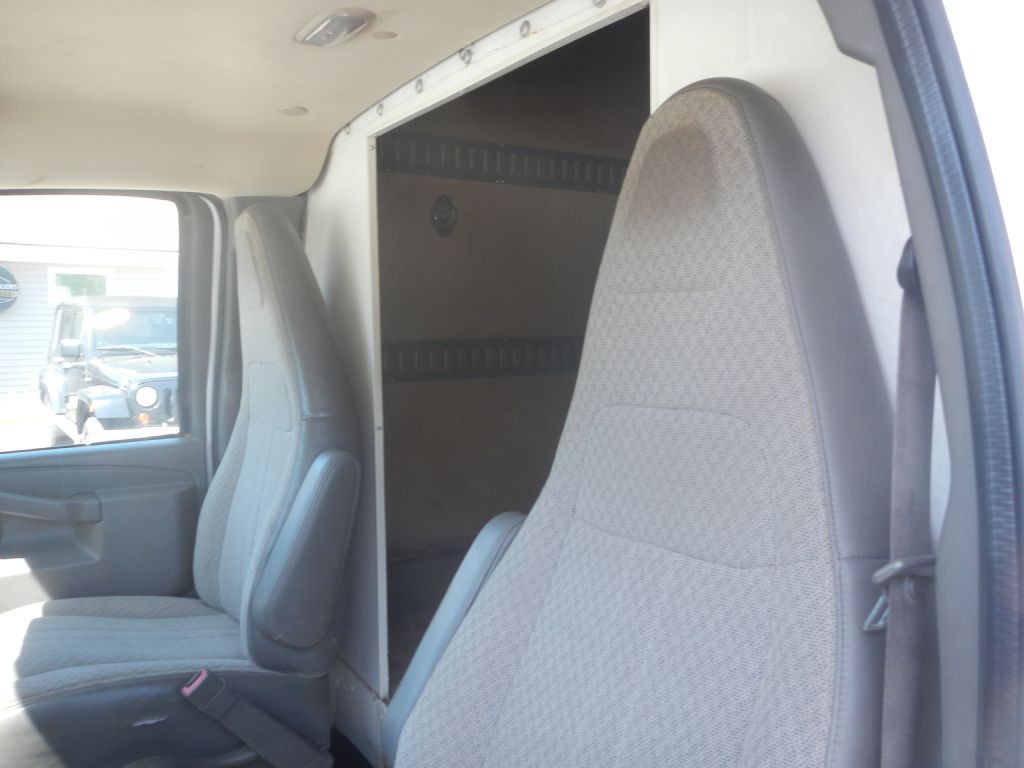 2017 Chevrolet Express Image 4
