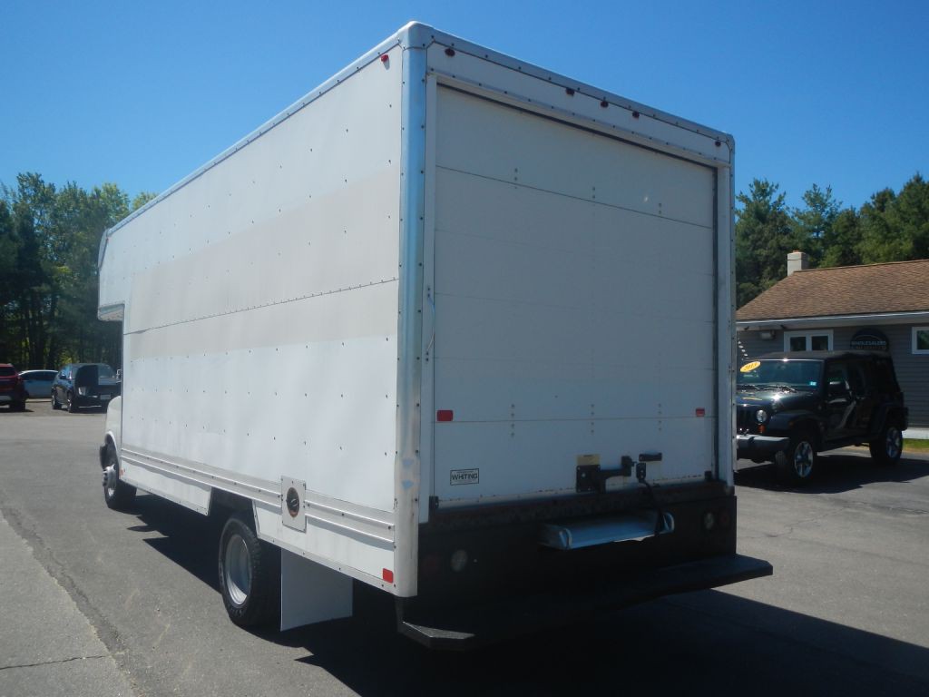 2017 Chevrolet Express Image 5
