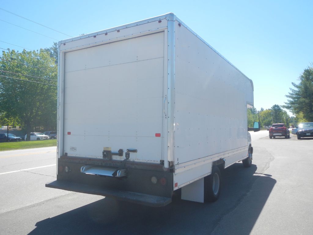 2017 Chevrolet Express Image 6