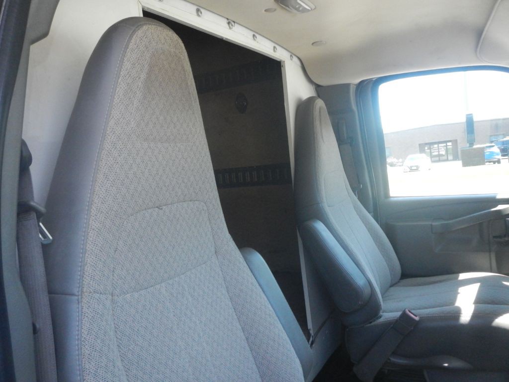 2017 Chevrolet Express Image 7