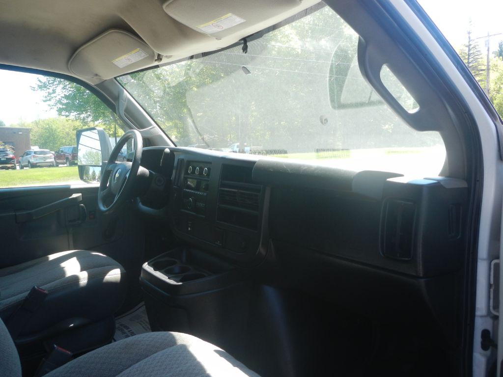2017 Chevrolet Express Image 8