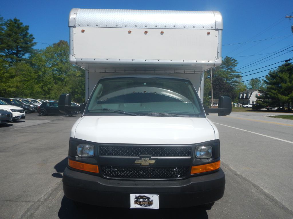 2017 Chevrolet Express Image 9