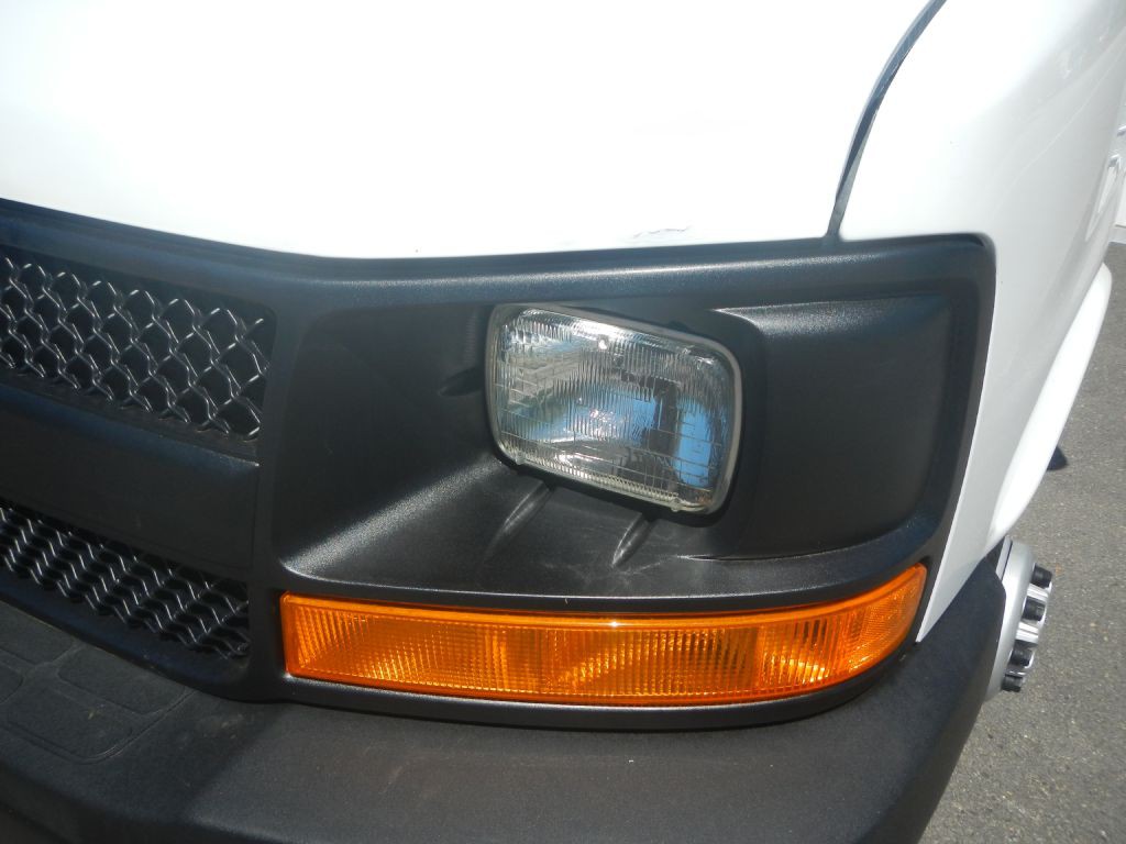 2017 Chevrolet Express Image 10