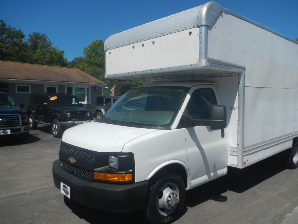 2017 Chevrolet Express Image 11
