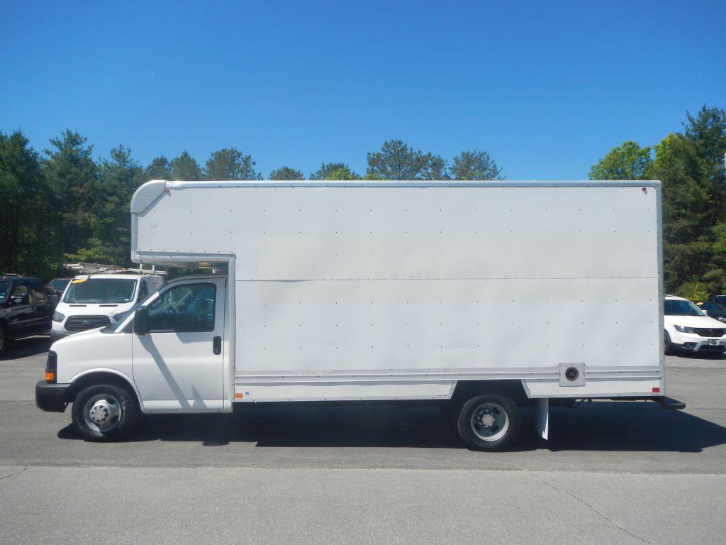 2017 Chevrolet Express Image 13