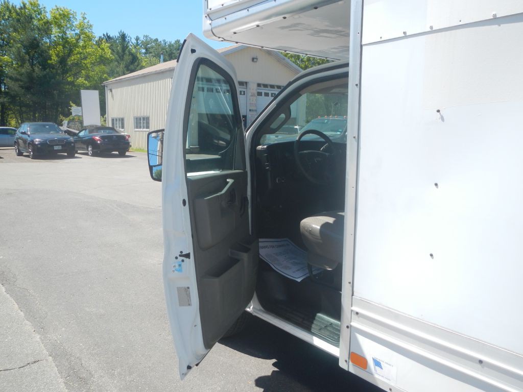 2017 Chevrolet Express Image 14