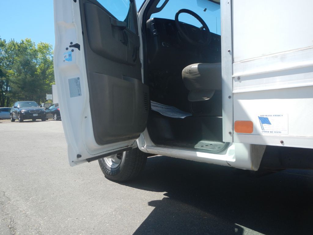 2017 Chevrolet Express Image 15