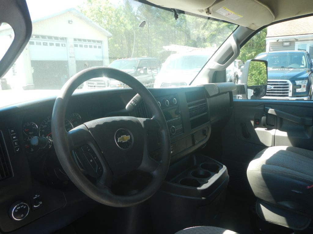 2017 Chevrolet Express Image 16