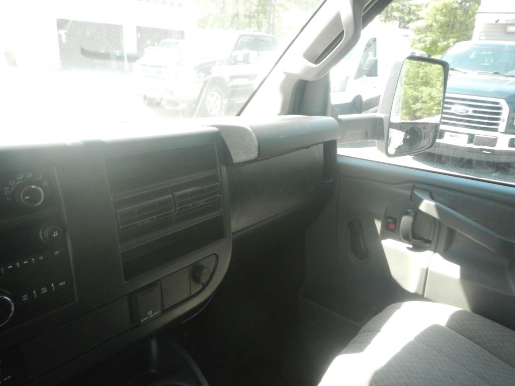 2017 Chevrolet Express Image 17
