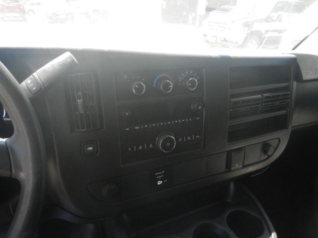 2017 Chevrolet Express Image 18