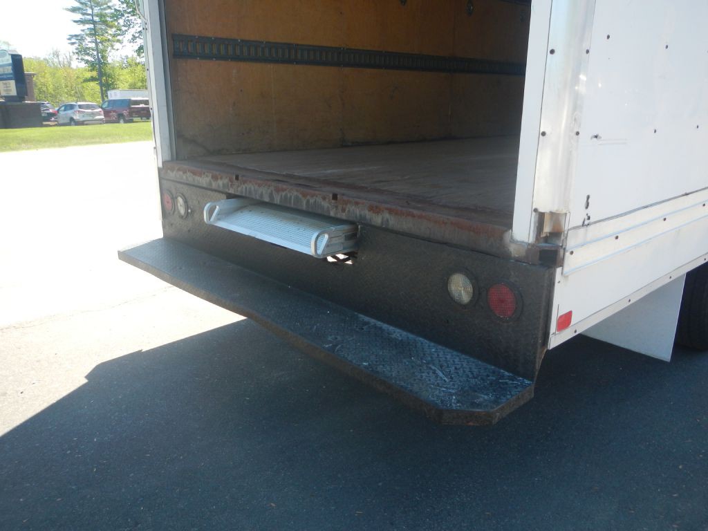 2017 Chevrolet Express Image 30