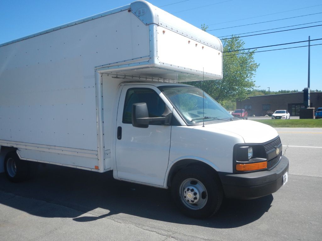 2017 Chevrolet Express Image 31