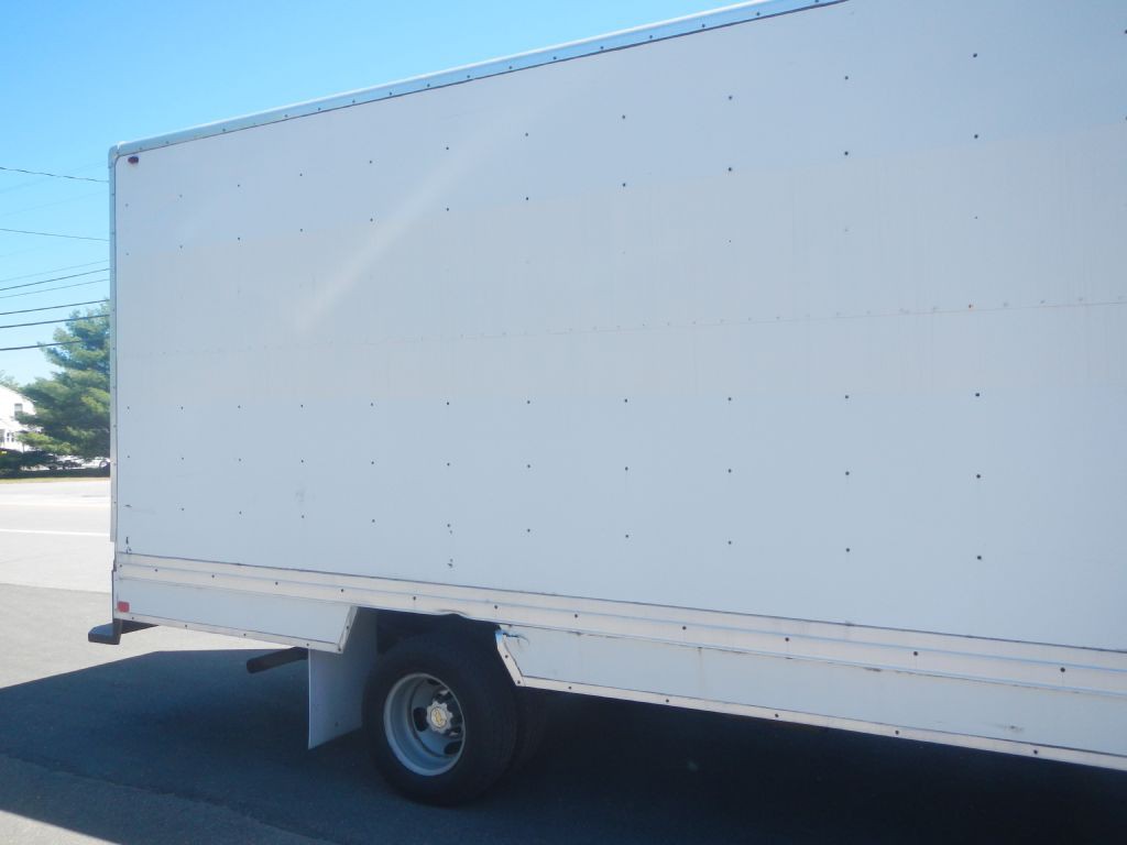 2017 Chevrolet Express Image 32