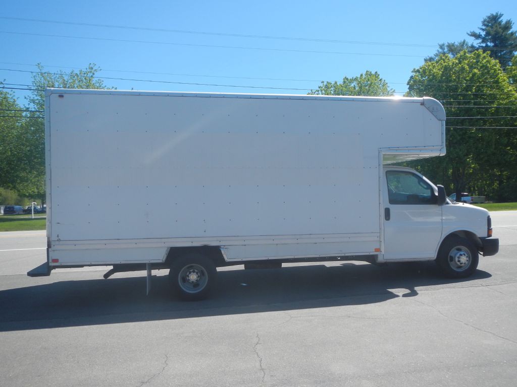 2017 Chevrolet Express Image 33