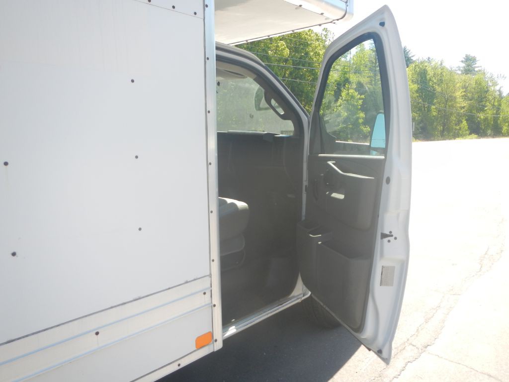 2017 Chevrolet Express Image 34