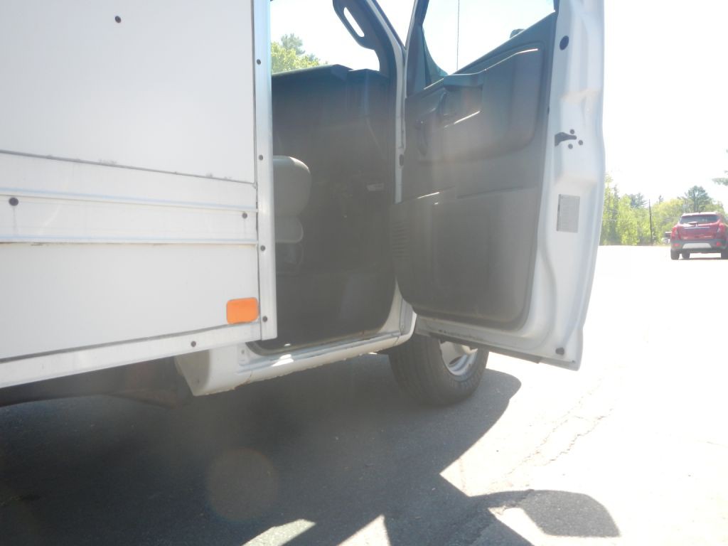2017 Chevrolet Express Image 35