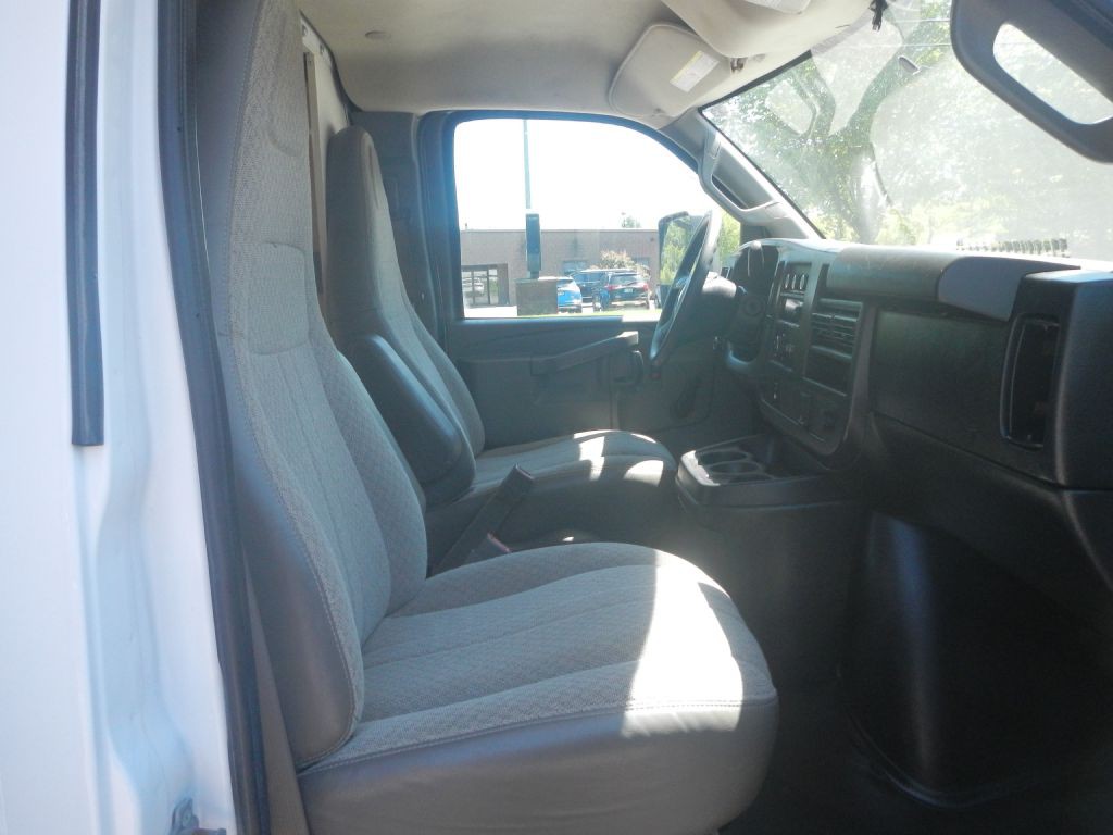 2017 Chevrolet Express Image 36