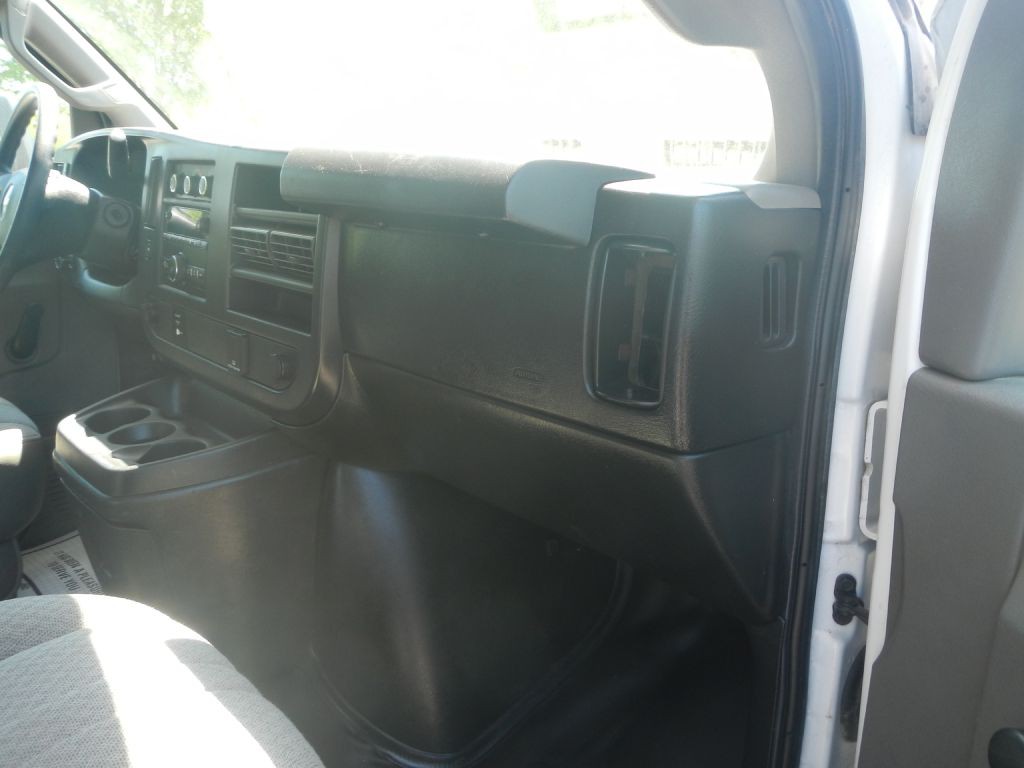 2017 Chevrolet Express Image 41