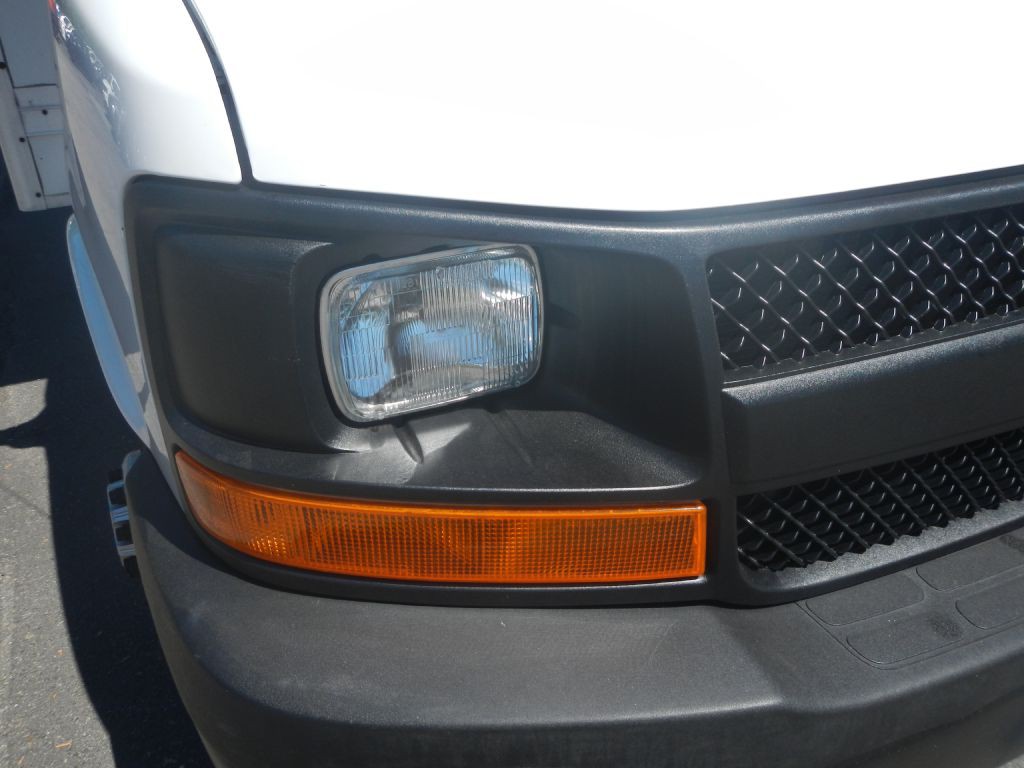 2017 Chevrolet Express Image 43
