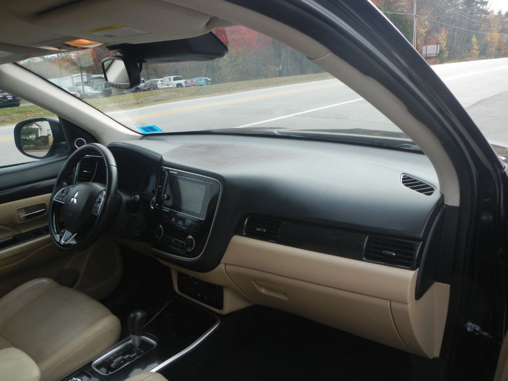 2017 Mitsubishi Outlander Image 3