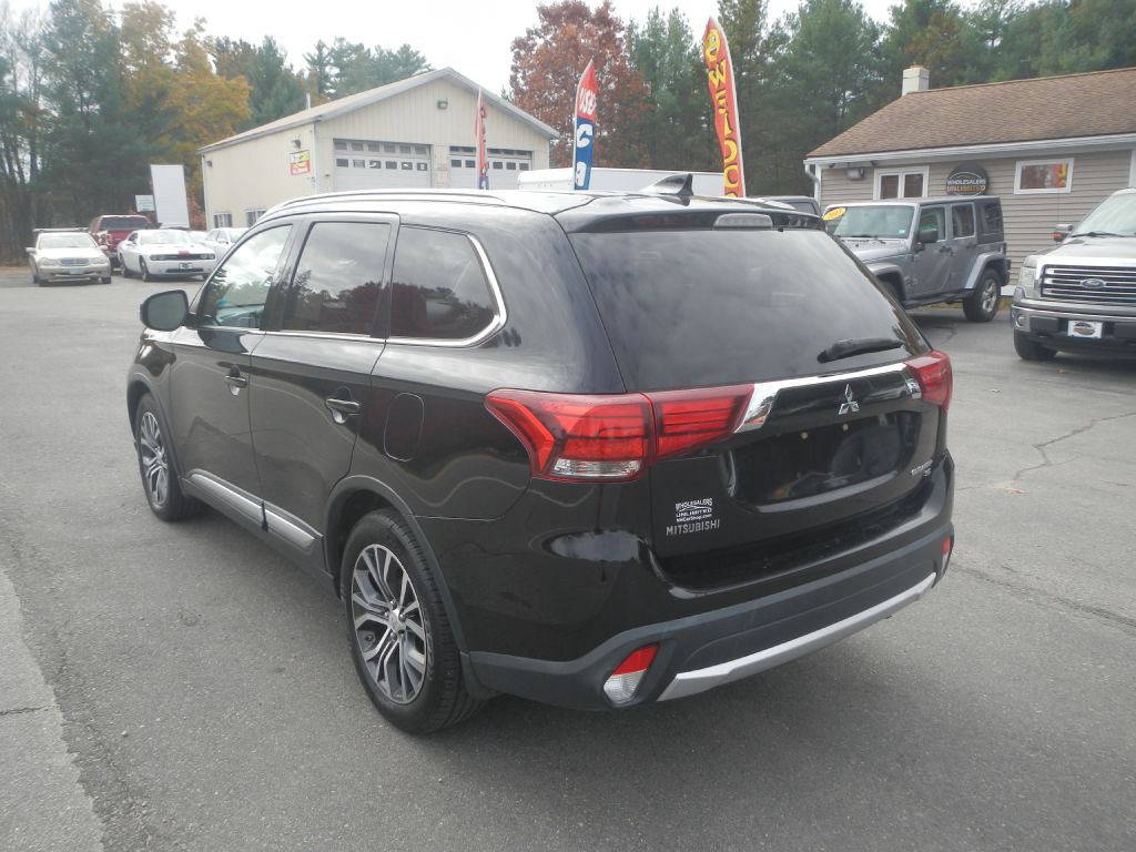 2017 Mitsubishi Outlander Image 8