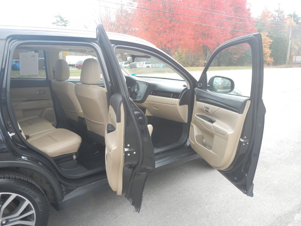 2017 Mitsubishi Outlander Image 15