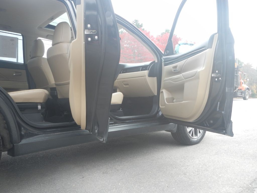 2017 Mitsubishi Outlander Image 16