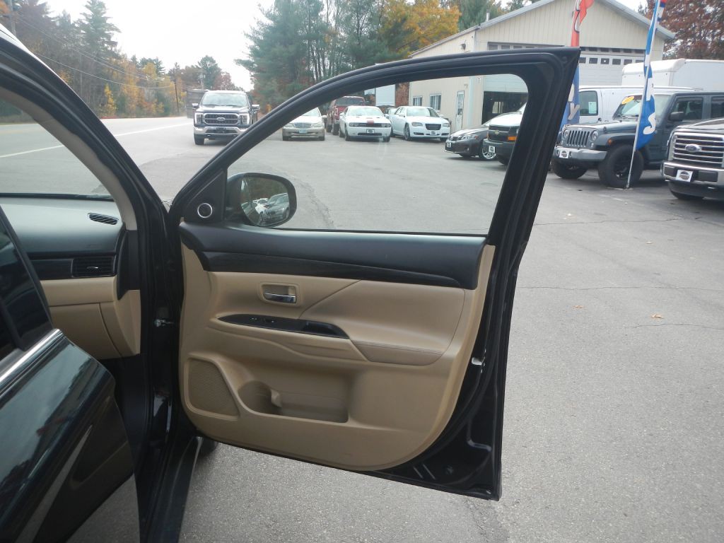 2017 Mitsubishi Outlander Image 17