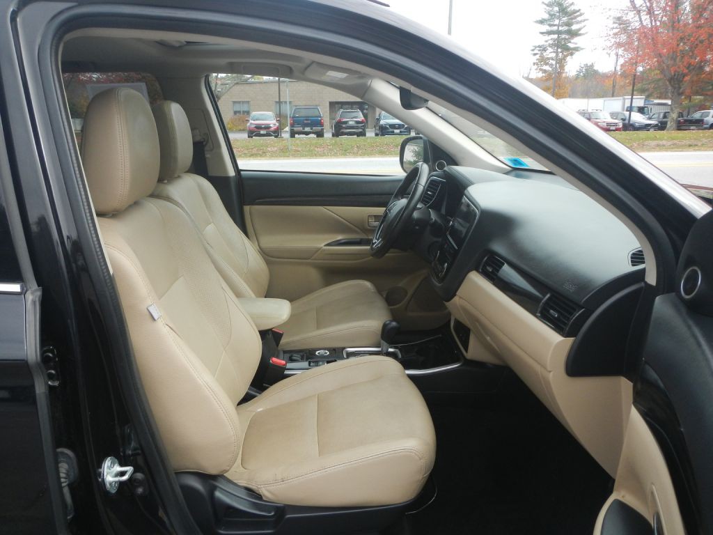 2017 Mitsubishi Outlander Image 19