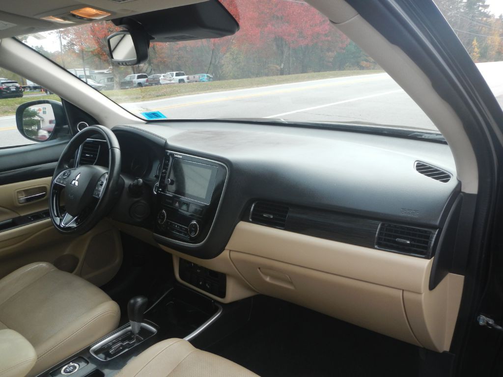 2017 Mitsubishi Outlander Image 20