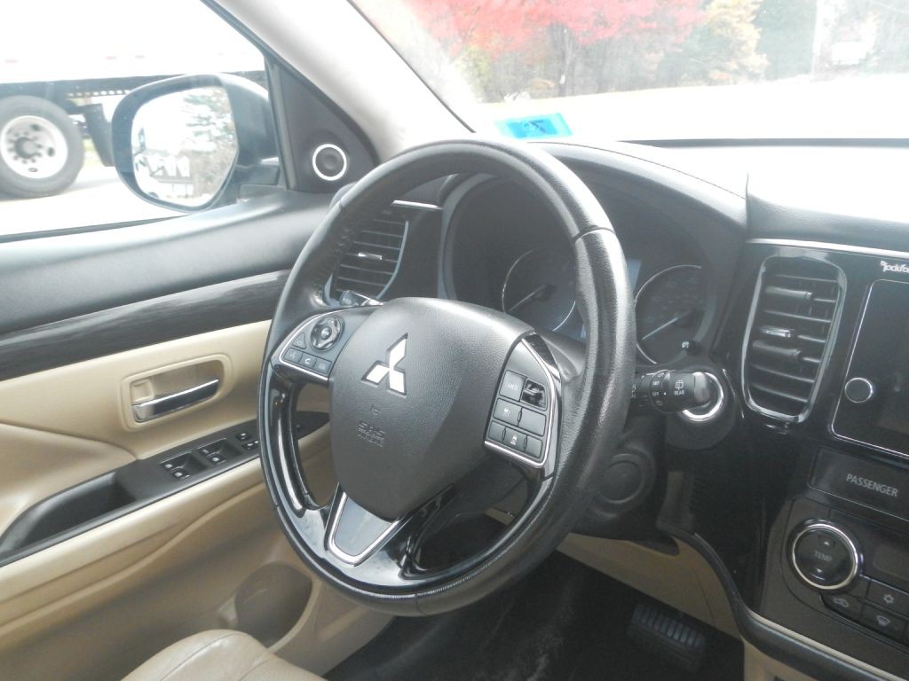 2017 Mitsubishi Outlander Image 22