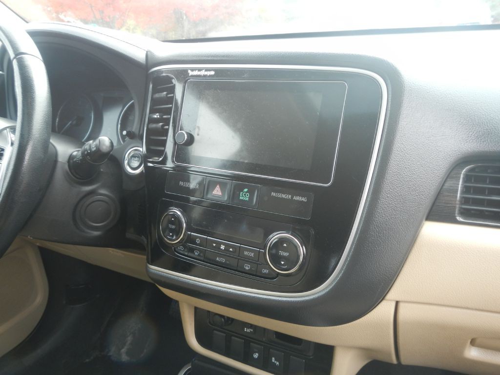 2017 Mitsubishi Outlander Image 23