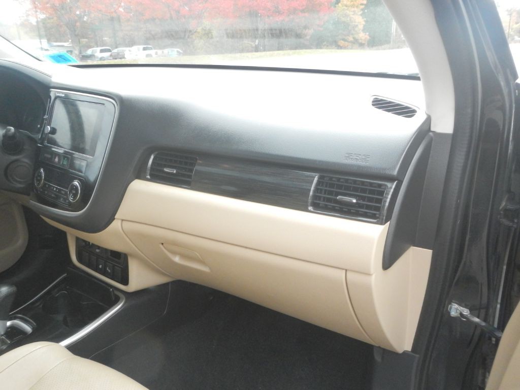 2017 Mitsubishi Outlander Image 26
